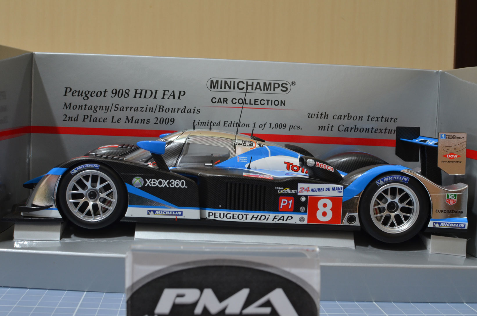 FRANCK MONTAGNY, SÉBASTIEN BOURDAIS, STÉPHANE SARRAZIN 2009 PEUGEOT SPORT TOTAL PEUGEOT 908 HDI FAP 1:18